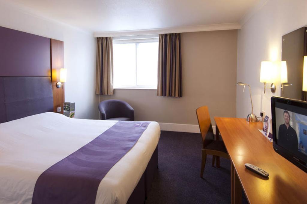 Premier Inn Manchester - Handforth Szoba fotó